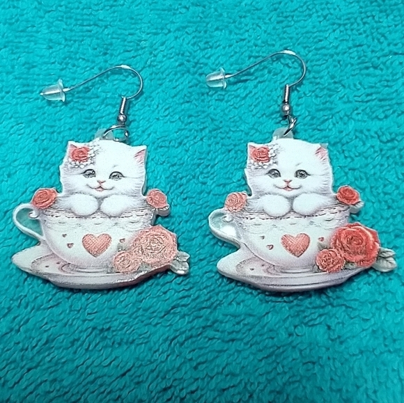 Cute red white flower floral heart kitten in cup cat wire dangle earrings - Picture 2 of 3